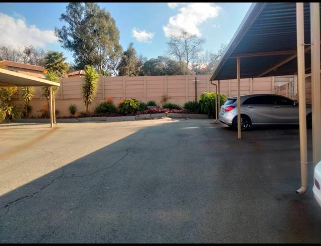 2 BEDROOM TOWNHOUSE FOR SALE IN SONNEGLANS